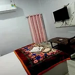 Hotel Shivaa Aashram Near Kashi Temple With Free Internet Service