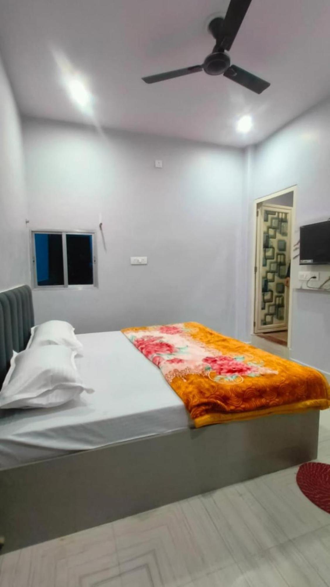 Hotel Shivaa Aashram Near Kashi Temple With Free Internet Service 2*