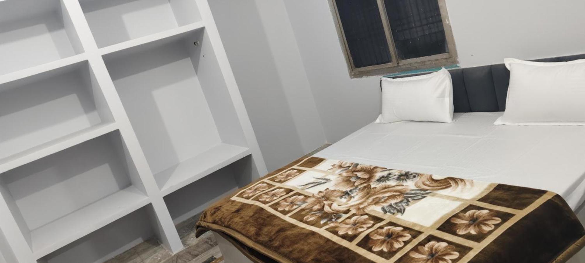 Hotel Shivaa Aashram Near Kashi Temple With Free Internet Service 2*