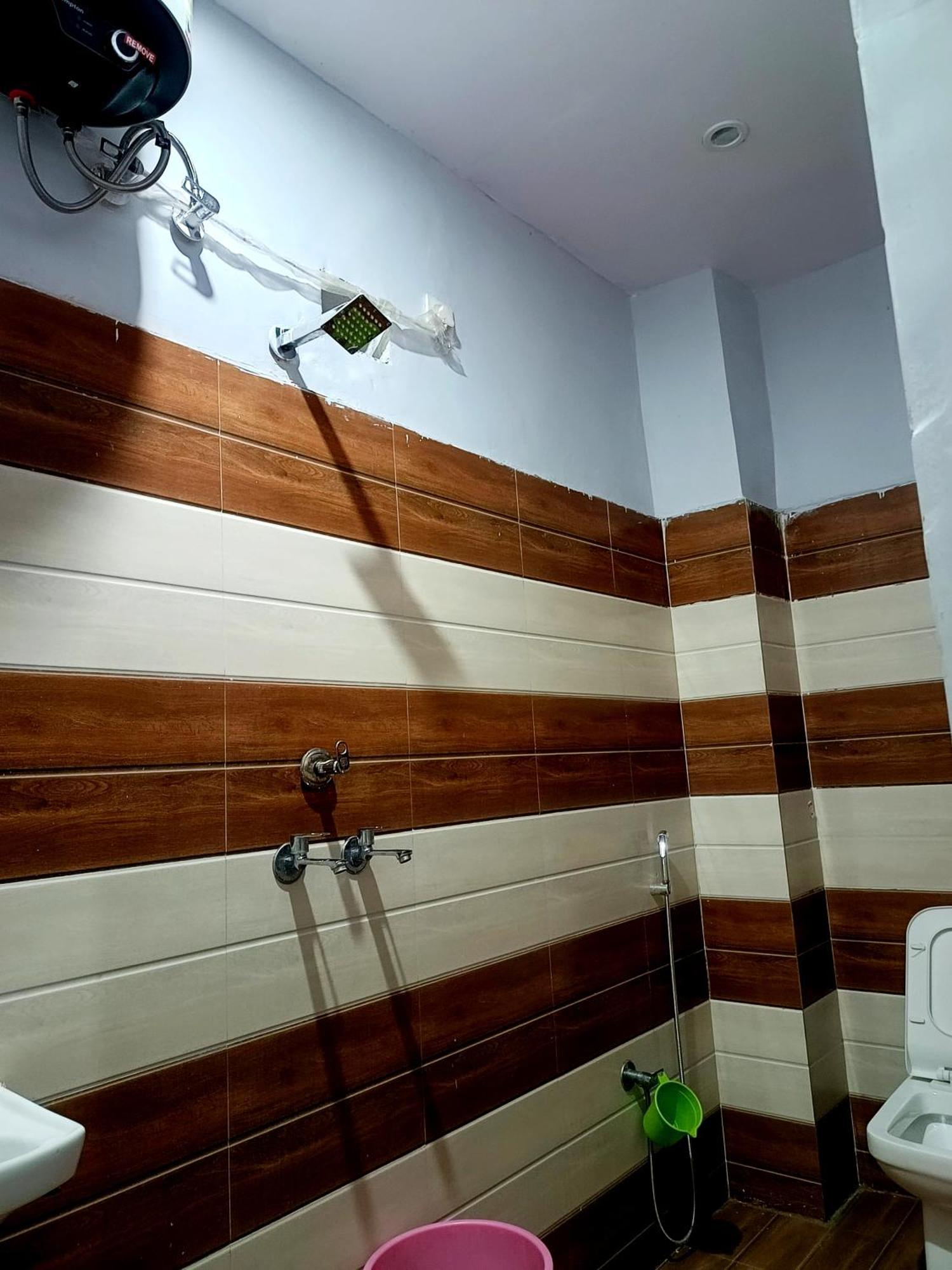 Hotel Shivaa Aashram Near Kashi Temple With Free Internet Service 2*