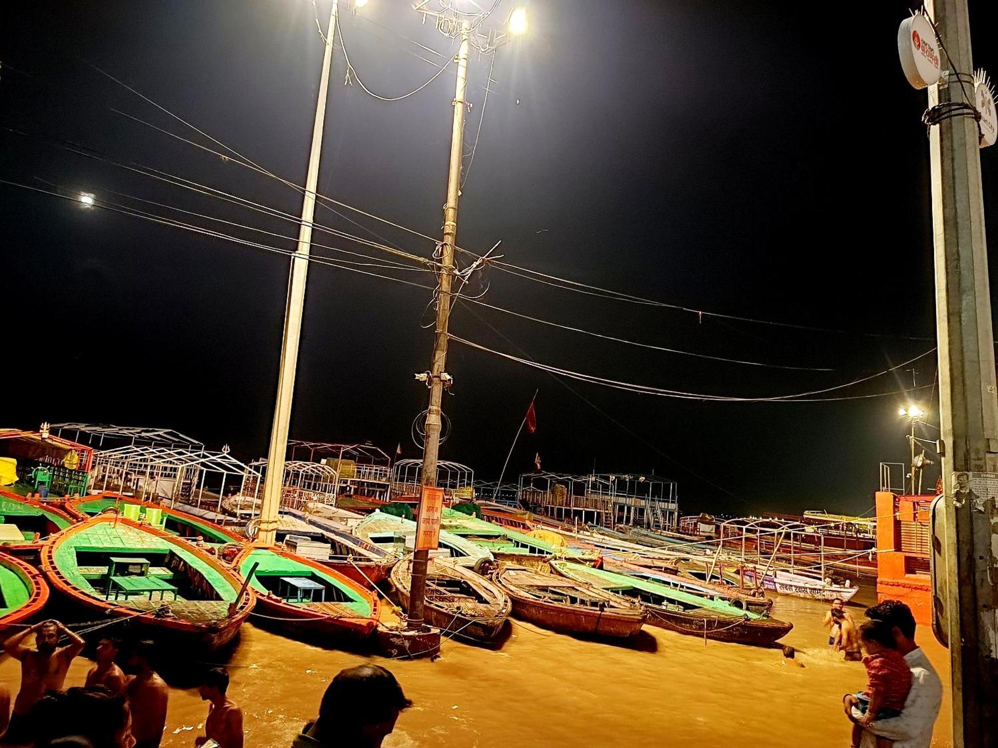 Shivaa Aashram Near Kashi Temple With Free Internet Service Hotel Varanasi